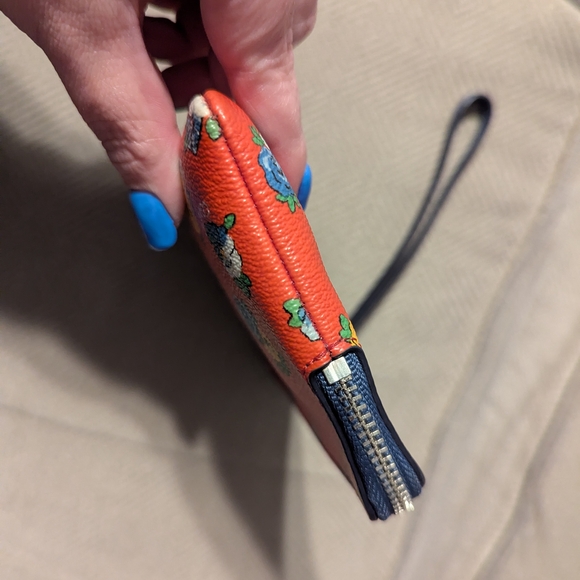 Coach Tea Rose Westie Corner Zip Wristlet - Picture 6 of 9